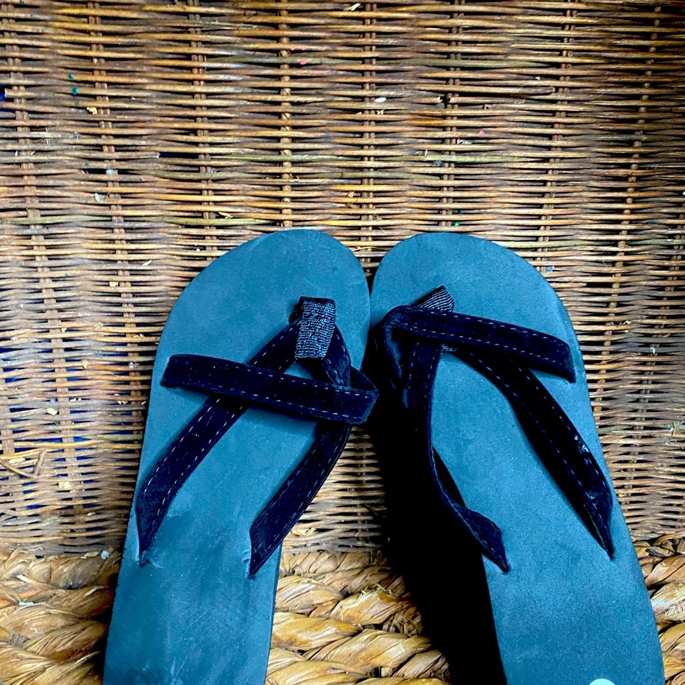 Super cute and easy to slide on 💗